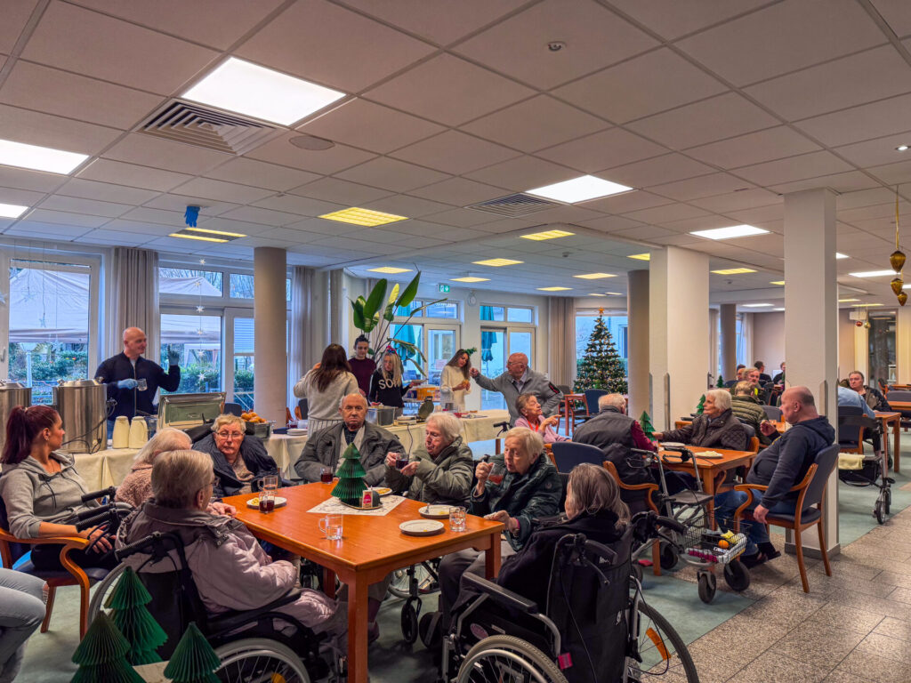 Nikolausbesuch und Weihnachtsmarkt | DSK Seniorenzentrum Ludwigshafen