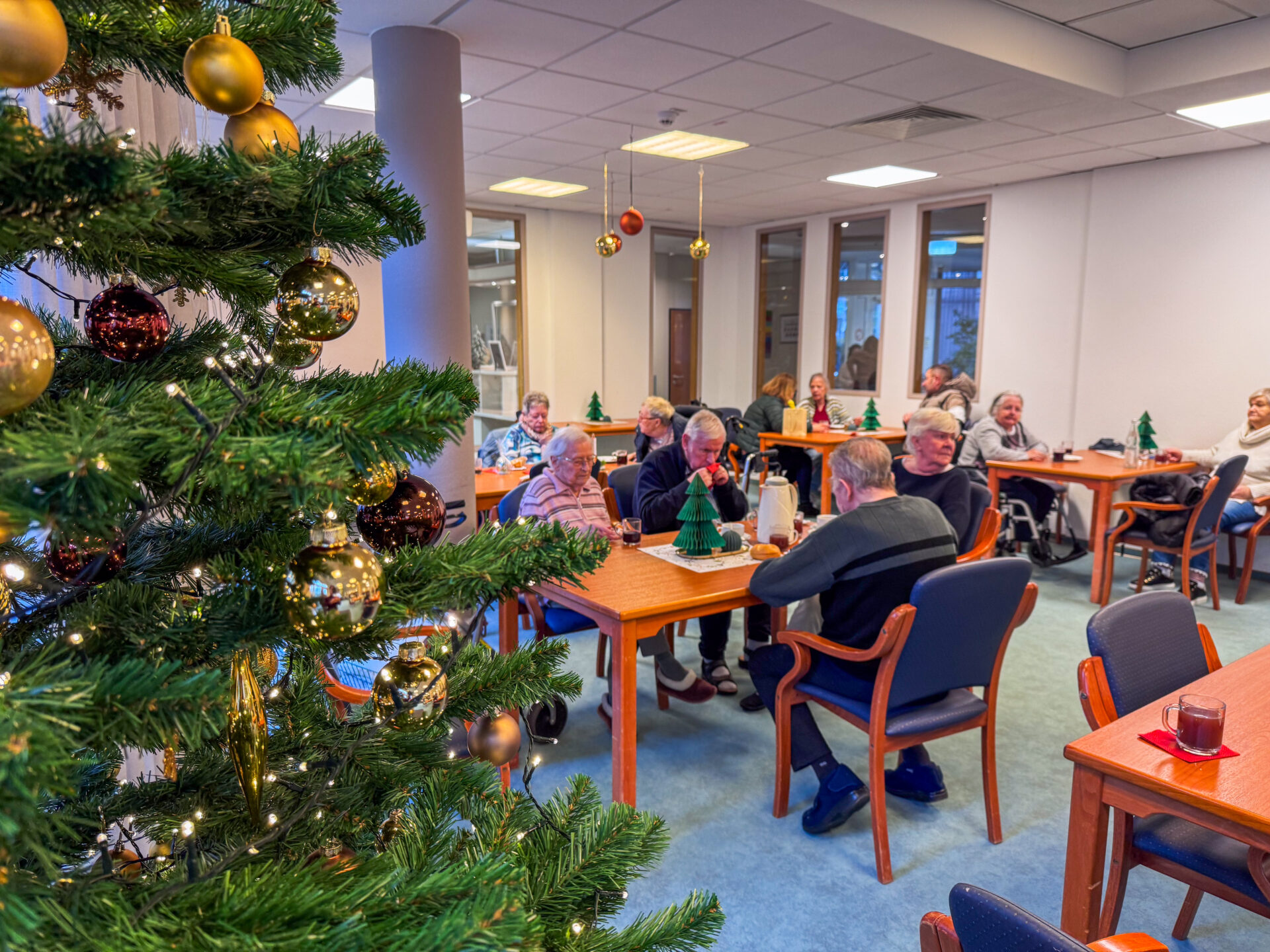 Nikolausbesuch und Weihnachtsmarkt | DSK Seniorenzentrum Ludwigshafen