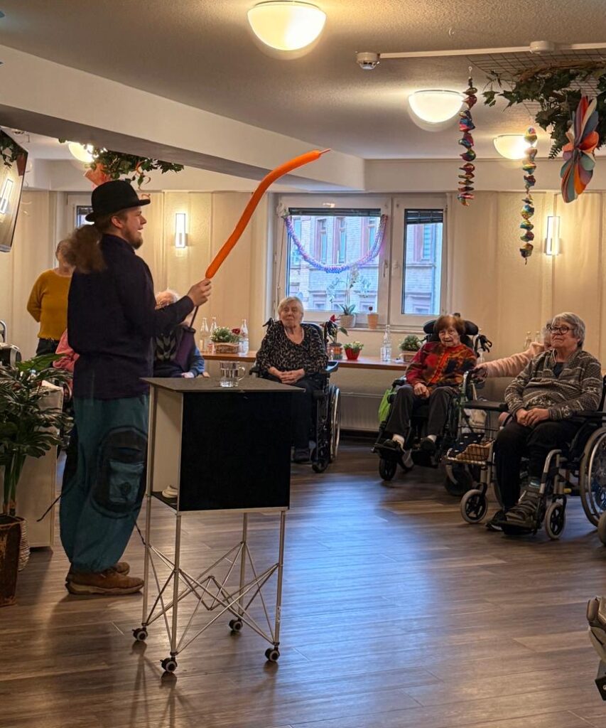 Zauberer begeistert Publikum | DSK Ludwigshafen